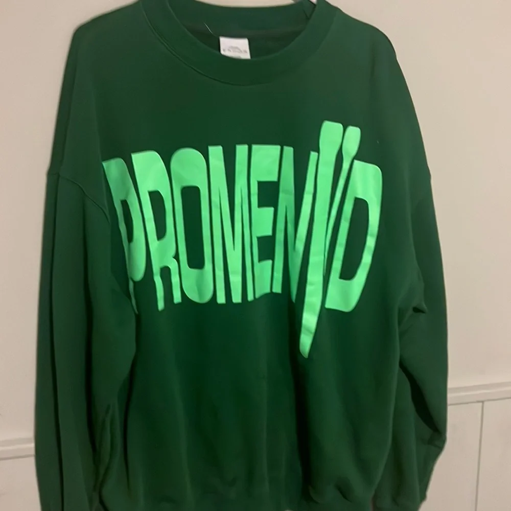 Vlone - Picture 1 of 4